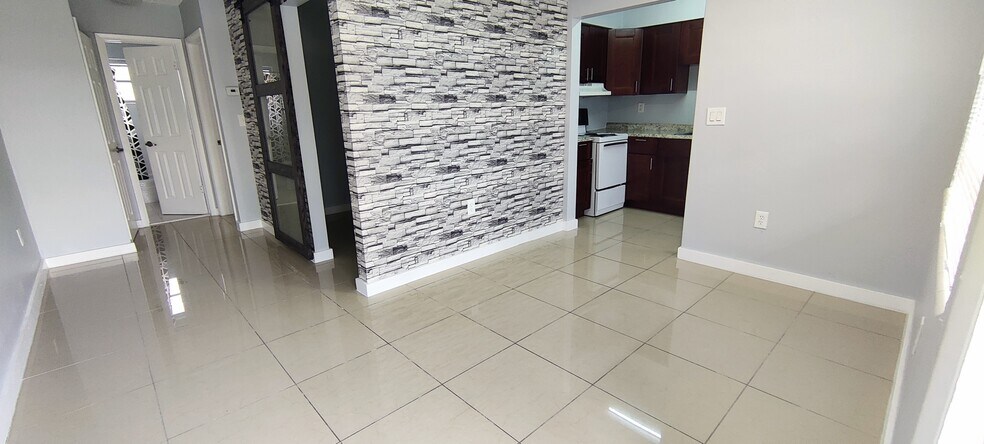 More Photos Of 7221 Venetian St, Miramar Apartments For Sale