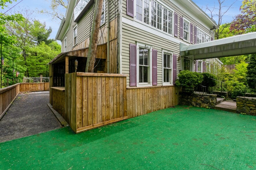 More Photos Of 234 N Bedford Rd, Mount Kisco Freestanding For Sale