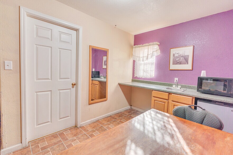 More Photos Of 2509 E Pacheco Blvd, Los Banos Hotel For Sale
