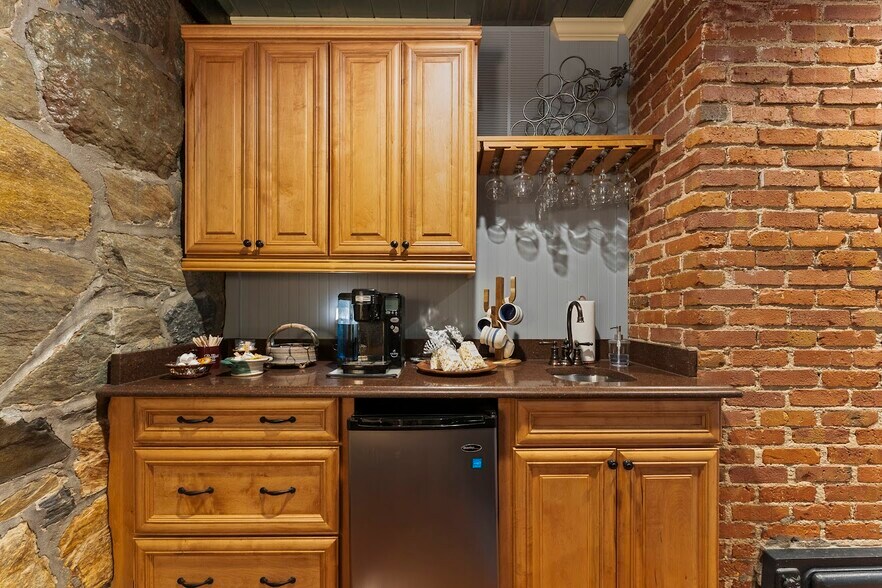 More Photos Of 60 Woodside Dr, Brevard Hospitality For Sale