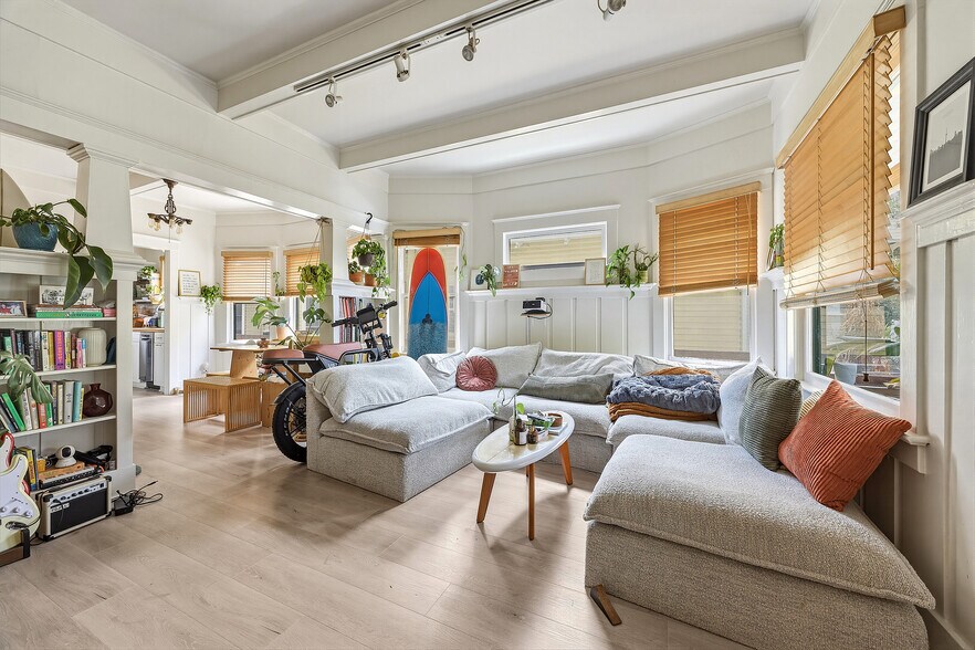 More Photos Of 218 Horizon Ave, Venice Multifamily For Sale