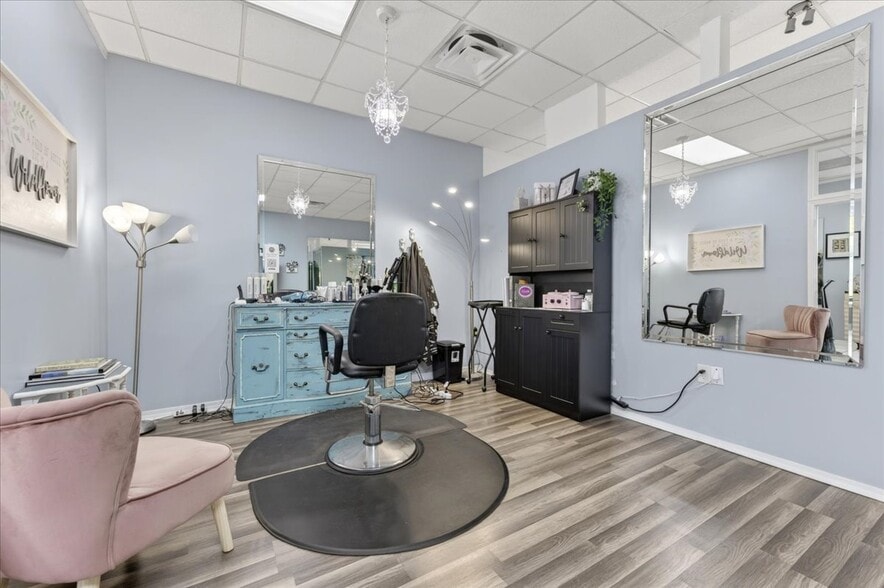 More Photos Of 913 Gulf Breeze Pky, Gulf Breeze Storefront Retail Office For Sale