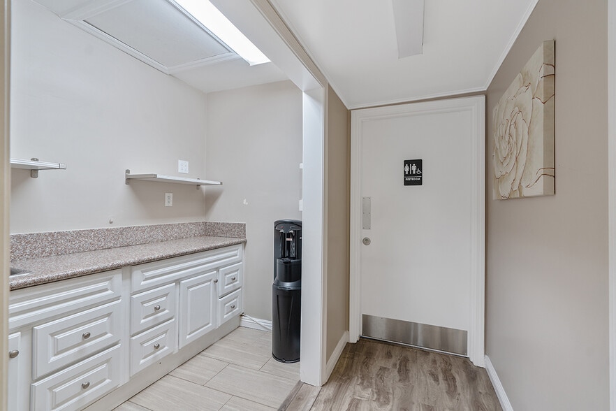 More Photos Of 11312-11314 Venice Blvd, Los Angeles Storefront For Lease