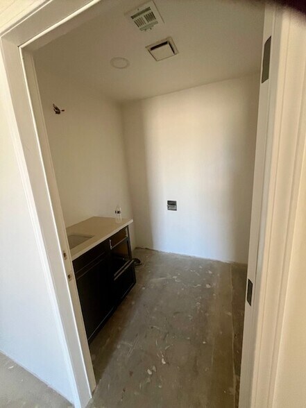 More Photos Of 1270 E Riverside St, Shafter Service For Sale