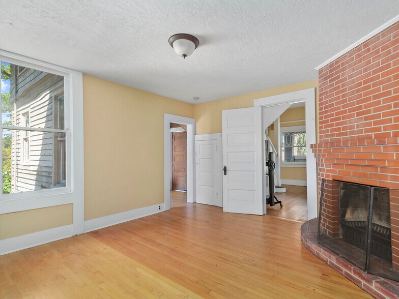 More Photos Of 99 Walnut St, Waynesville Office Residential For Sale