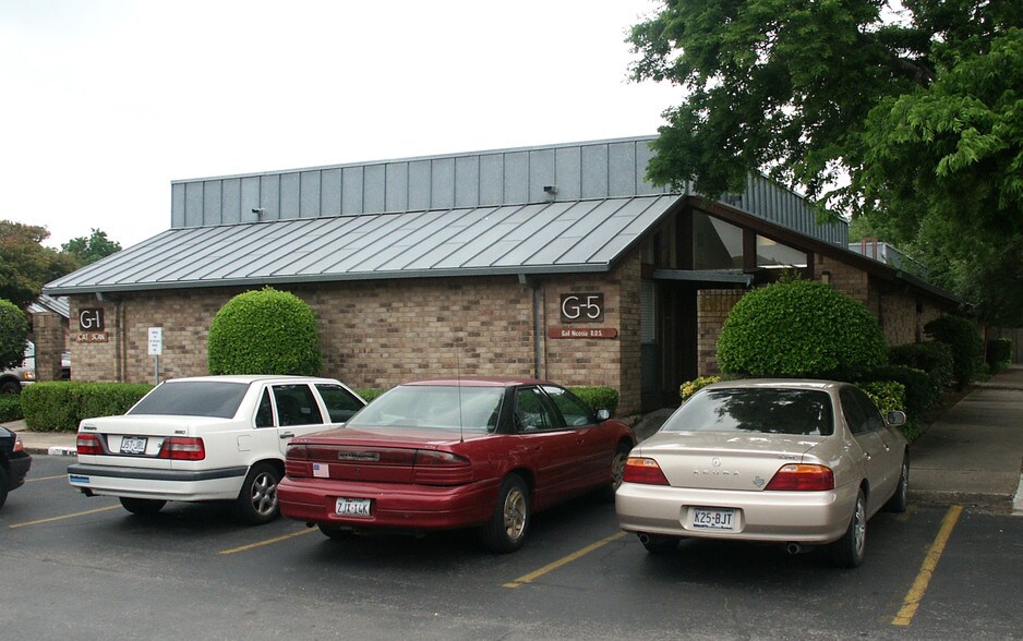 More Photos Of 711 W 38th St, Austin Unknown For Lease