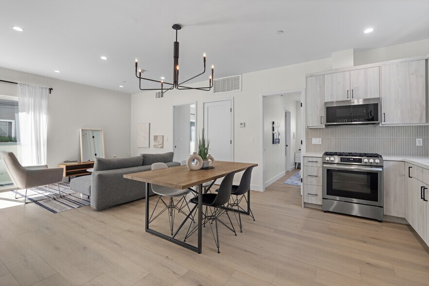 More Photos Of 705 6th Ave, Venice Apartments For Sale