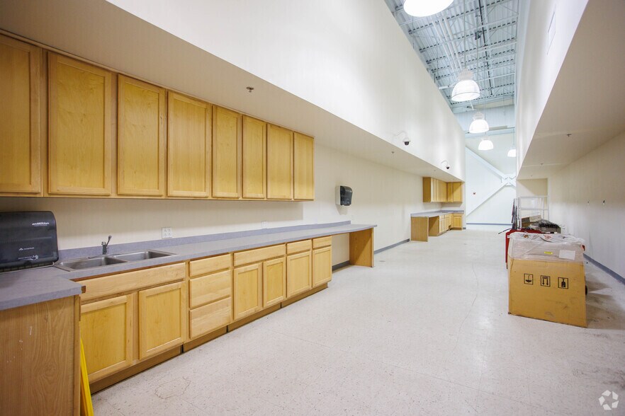 More Photos Of 1300 Desert Willow Rd, Los Lunas Manufacturing For Sale