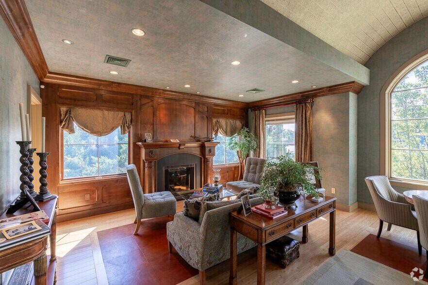 More Photos Of 83 Orchard Hill Park Dr, Leominster Office For Sale