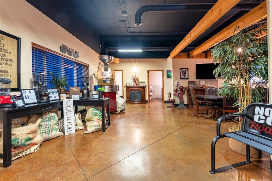 More Photos Of 1502 Minnie St, Fairbanks Industrial For Sale