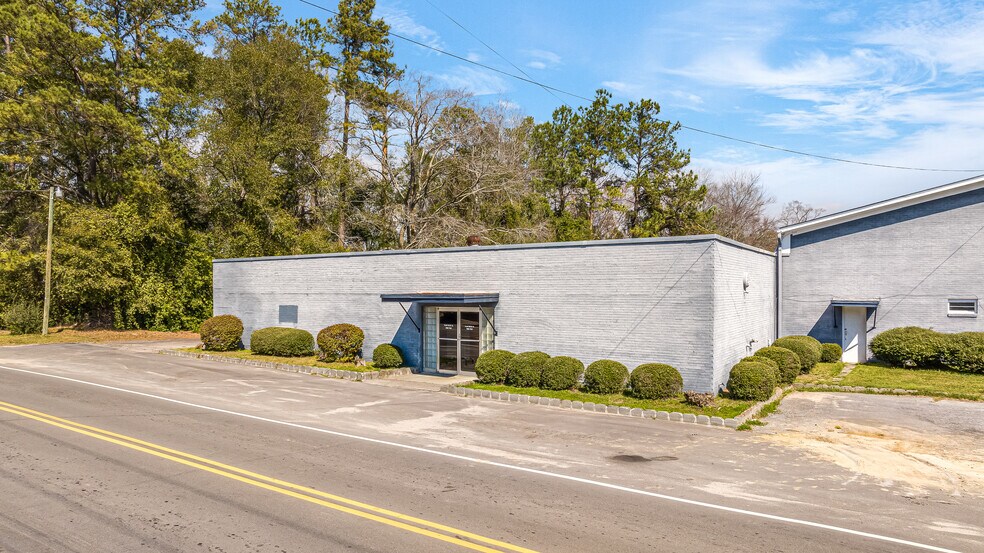 More Photos Of 1000 Gilway St, Holly Hill Light Distribution For Sale