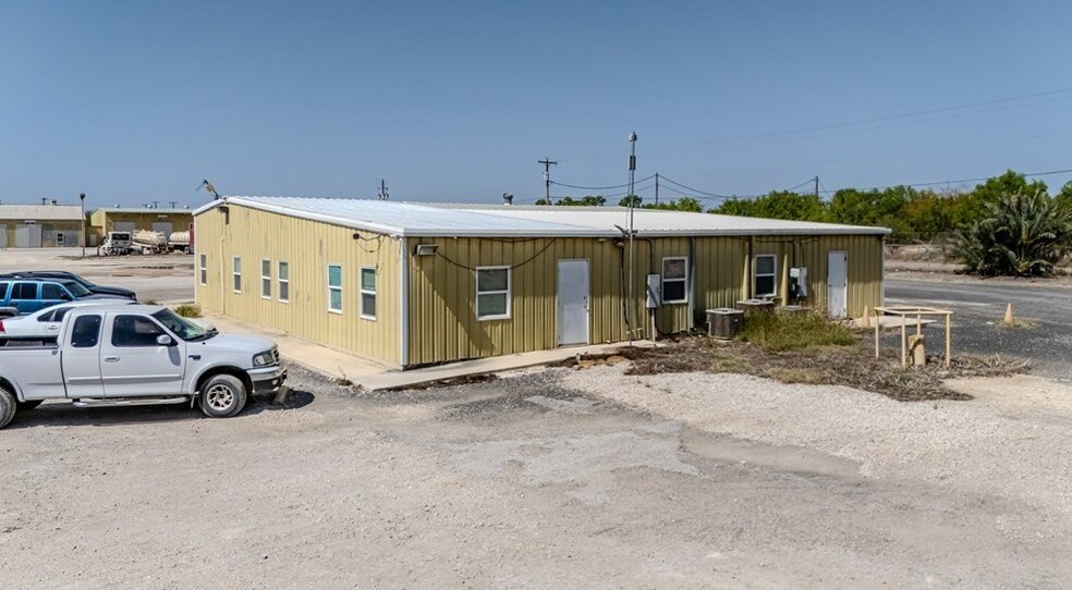 More Photos Of 255 Loop 517, Carrizo Springs Flex For Sale