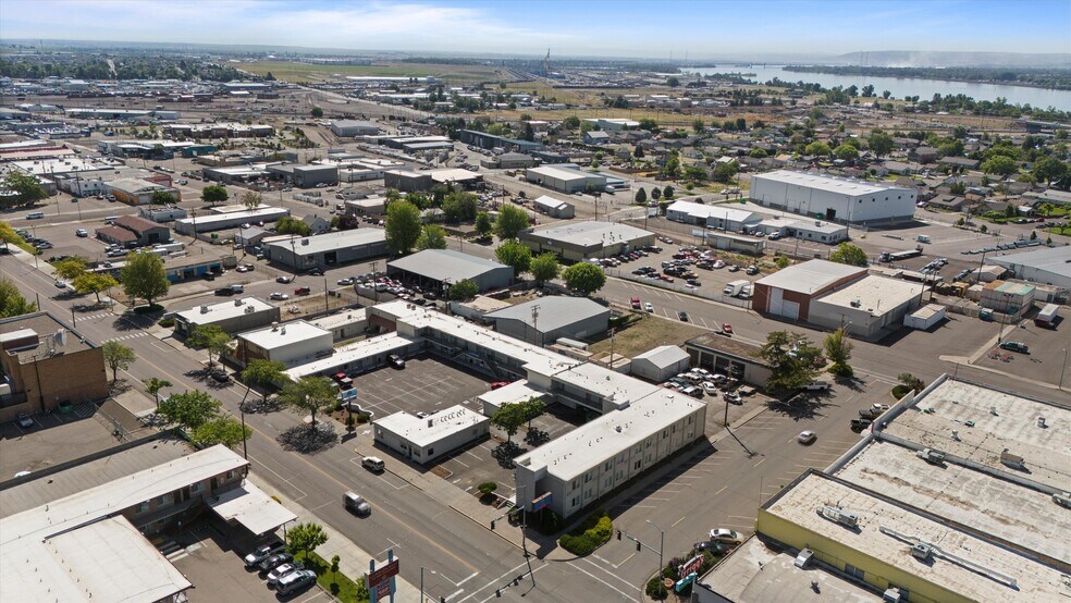 More Photos Of 720 W Lewis St, Pasco Hotel For Sale