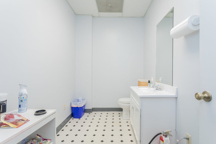 More Photos Of 406 W Spotswood Trl, Elkton Storefront For Sale