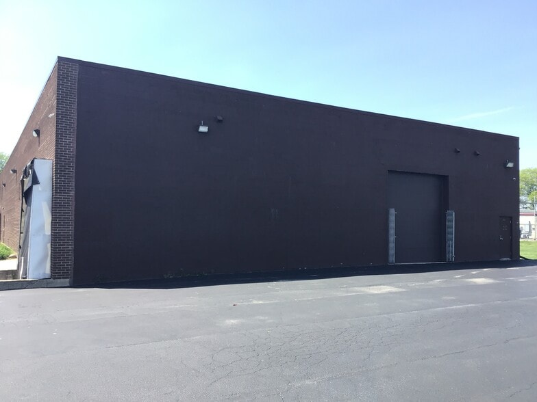 More Photos Of 435 W 194th St, Glenwood Manufacturing For Lease