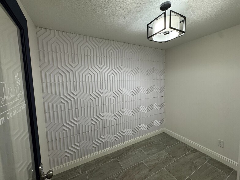 More Photos Of 5401 Alhambra Dr, Orlando Office For Lease