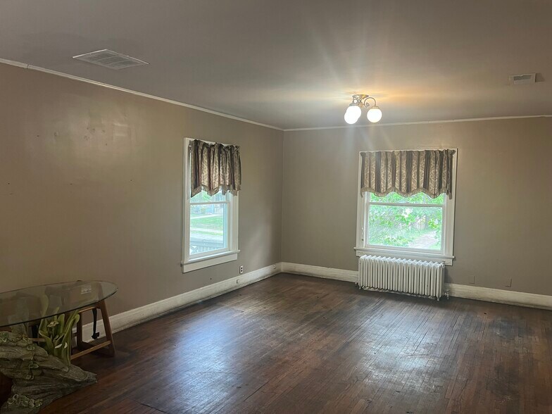 More Photos Of 1129 Walnut St, Springfield Restaurant For Sale