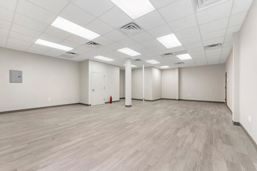 More Photos Of 25 Victory Blvd, Staten Island Office For Lease