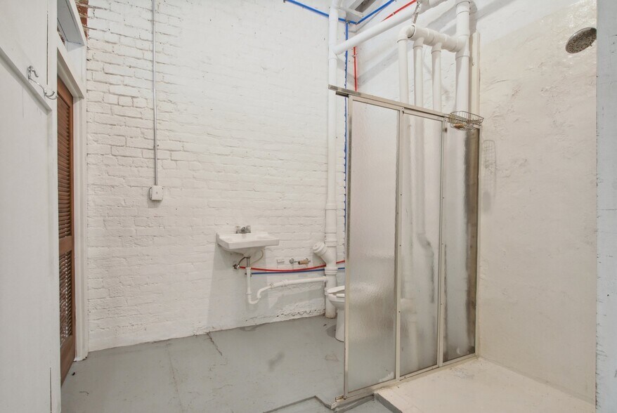 More Photos Of 325 Andrew Higgins Dr, New Orleans Storefront For Lease