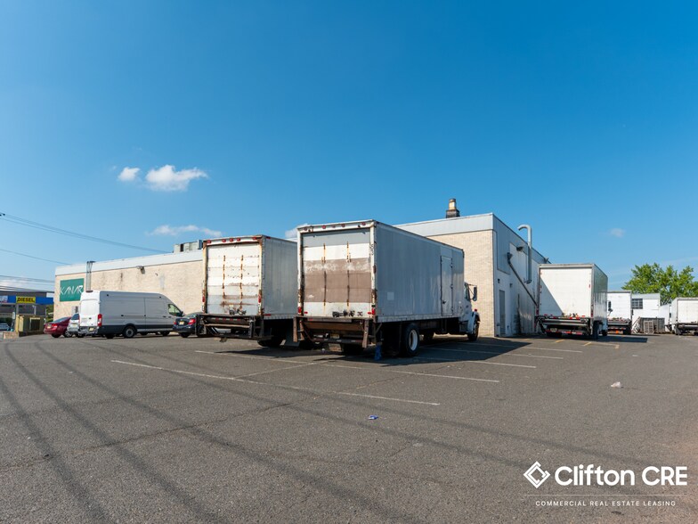 More Photos Of 1 Kero Rd, Carlstadt Showroom For Lease