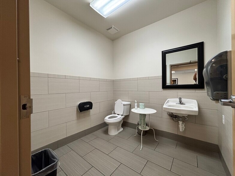 More Photos Of 1220 N 500 W, Lehi Medical For Sale