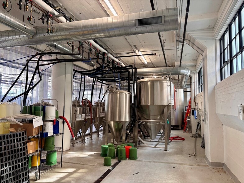 More Photos Of 2275 Bridge St, Philadelphia Unknown For Lease