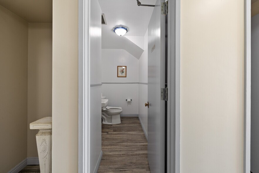 More Photos Of 375 S K St, Oxnard Religious Facility For Sale