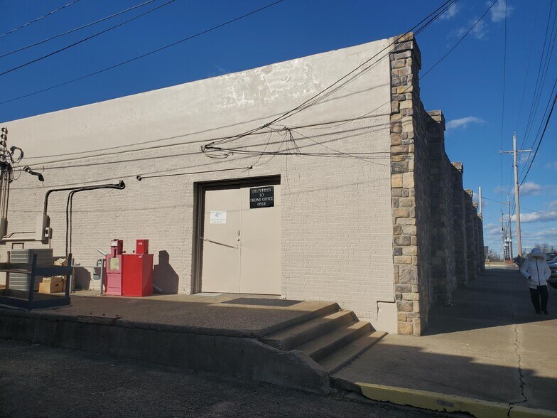 More Photos Of 124 E Jackson St, Hugo Office For Sale