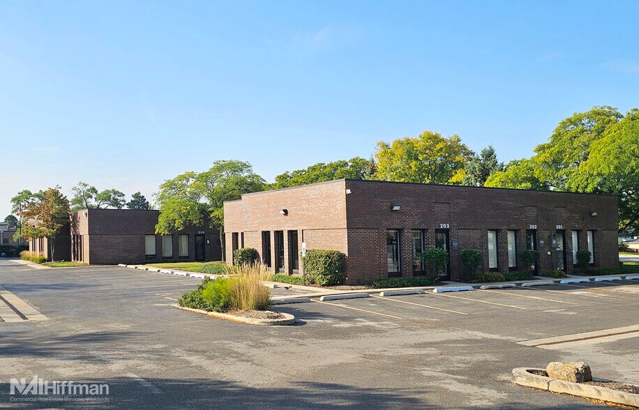 Primary Photo Of 825 N Cass Ave, Westmont Office For Lease