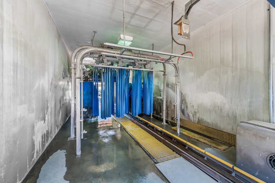 More Photos Of 3112 Willow Creek Rd, Prescott Carwash For Sale