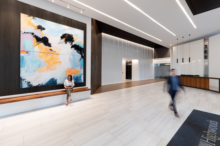 More Photos Of 300 S Orange Ave, Orlando Office For Lease