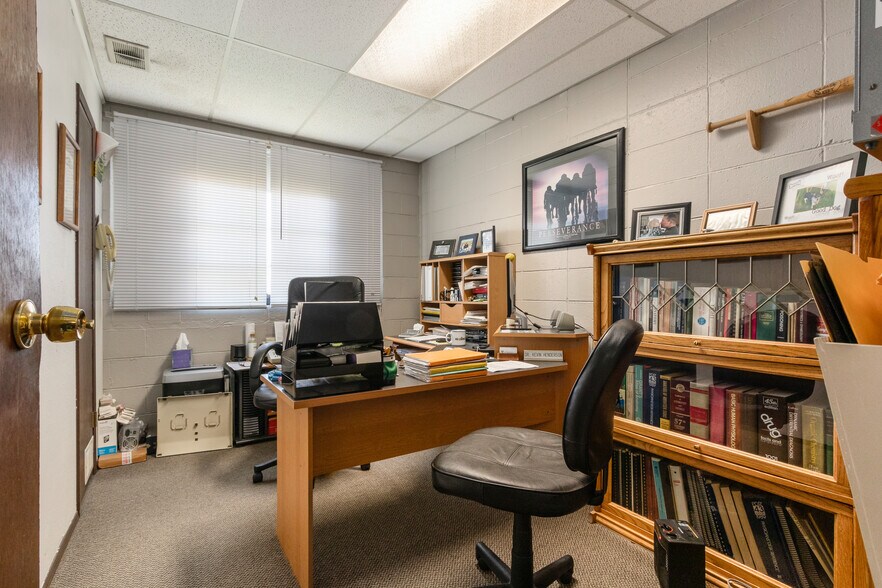 More Photos Of 2040 6th Ave, Tacoma Office For Sale