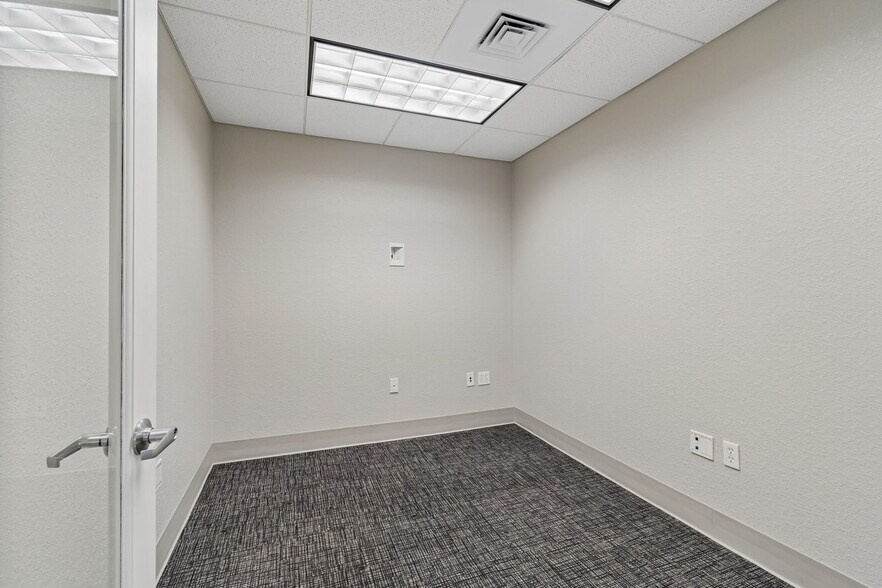 More Photos Of 575 Indian Rocks Rd N, Belleair Bluffs Medical For Lease