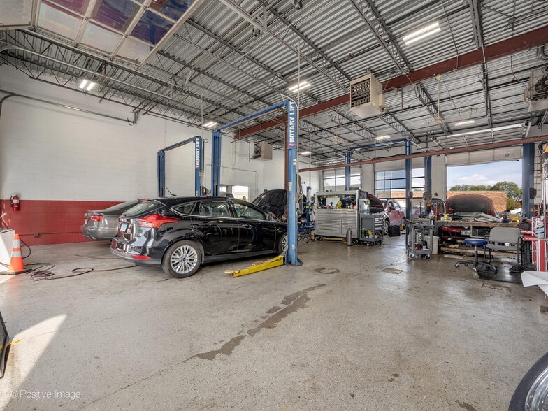 More Photos Of 524-530 W Grand Ave, Elmhurst Auto Repair For Sale