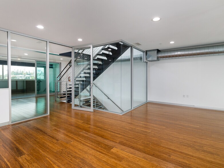More Photos Of 227 California St, El Segundo Loft Creative Space For Lease