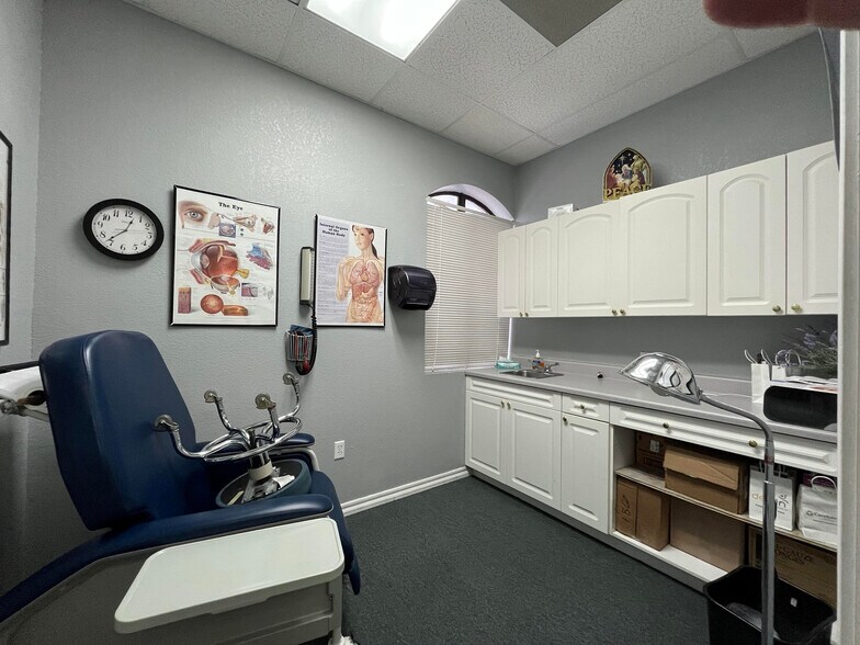 More Photos Of 3106 S W S Young Dr, Killeen Medical For Lease