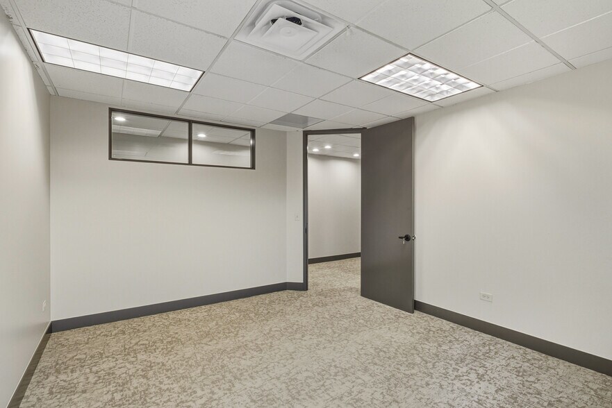 More Photos Of 5801 Logan St, Denver Research And Development For Lease