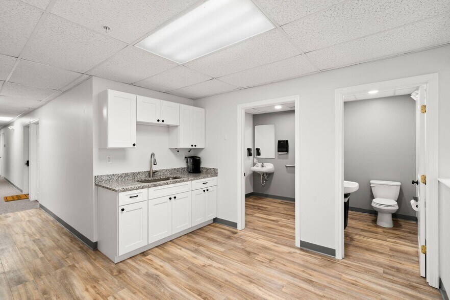 More Photos Of 19 Bridge St, Kittery Coworking Space