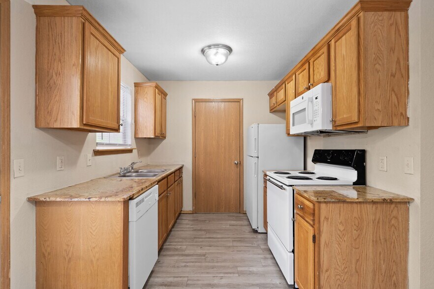 More Photos Of 1810 Hanson Dr, Lavaca Apartments For Sale