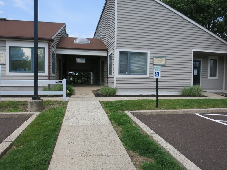 More Photos Of 920 Lawn Ave, Sellersville Medical For Sale