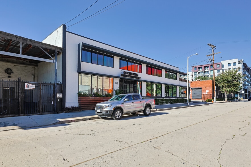 More Photos Of 1041 N Mansfield Ave, Los Angeles Light Distribution For Lease