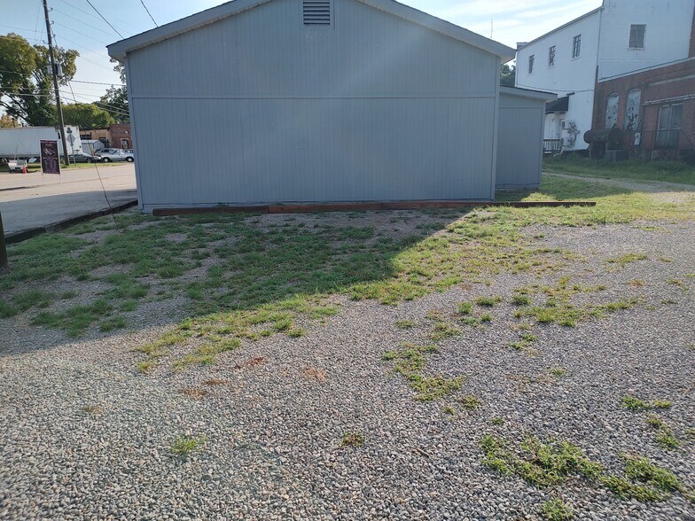 More Photos Of 502 US-1, Norlina Freestanding For Sale