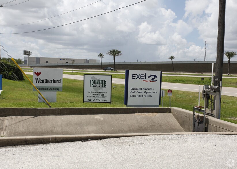 More Photos Of 11931 Highway 225, La Porte Unknown For Lease