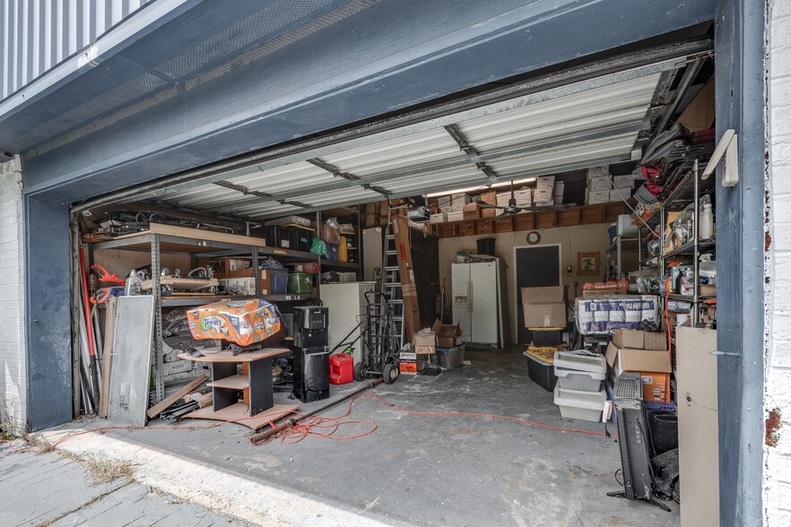 More Photos Of 17717 Highway 59 N, Humble Auto Repair For Sale
