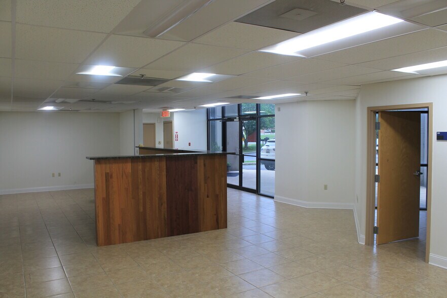 More Photos Of 7315-A Grove Rd, Frederick Warehouse For Lease