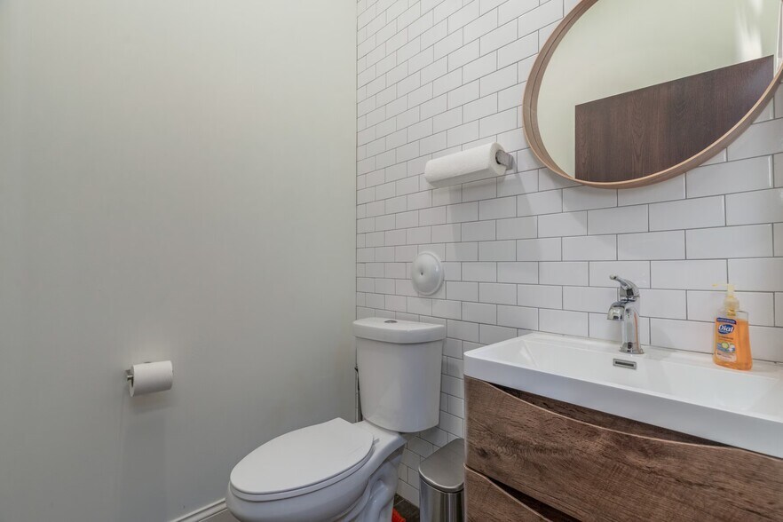 More Photos Of 3026-3036 Locust St, Saint Louis Loft Creative Space For Lease