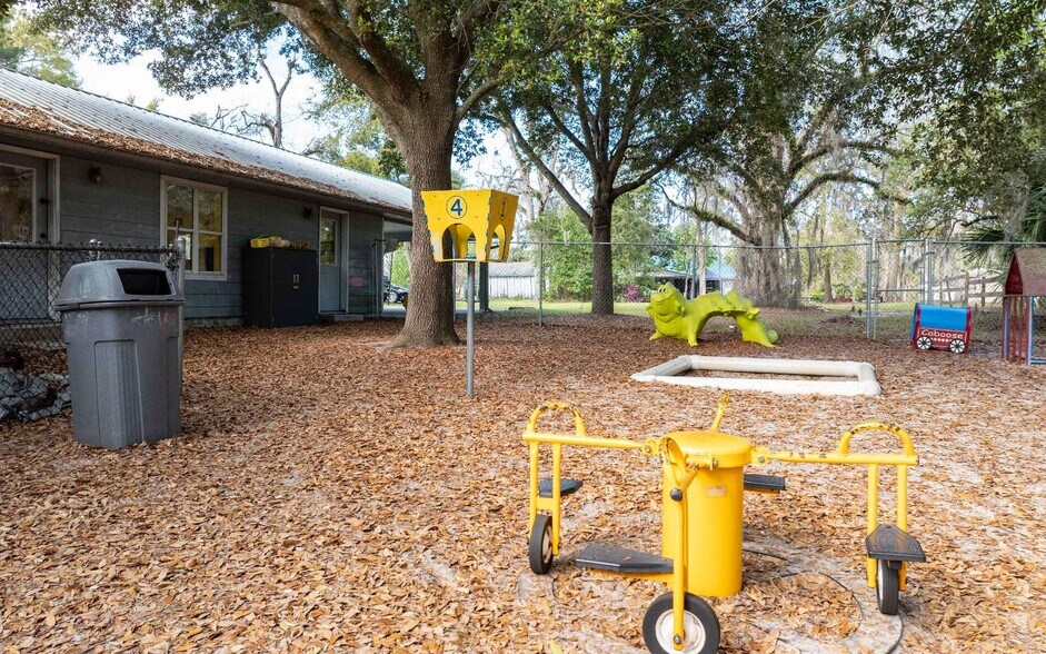 More Photos Of 311 NE Crawford St, Mayo Office For Sale