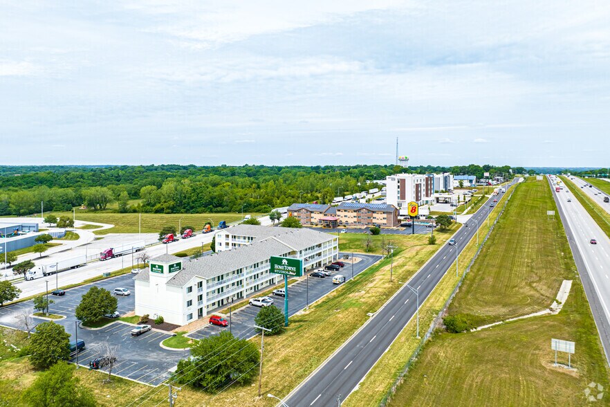 More Photos Of 4301 N Corrington Ave, Kansas City Hotel For Sale