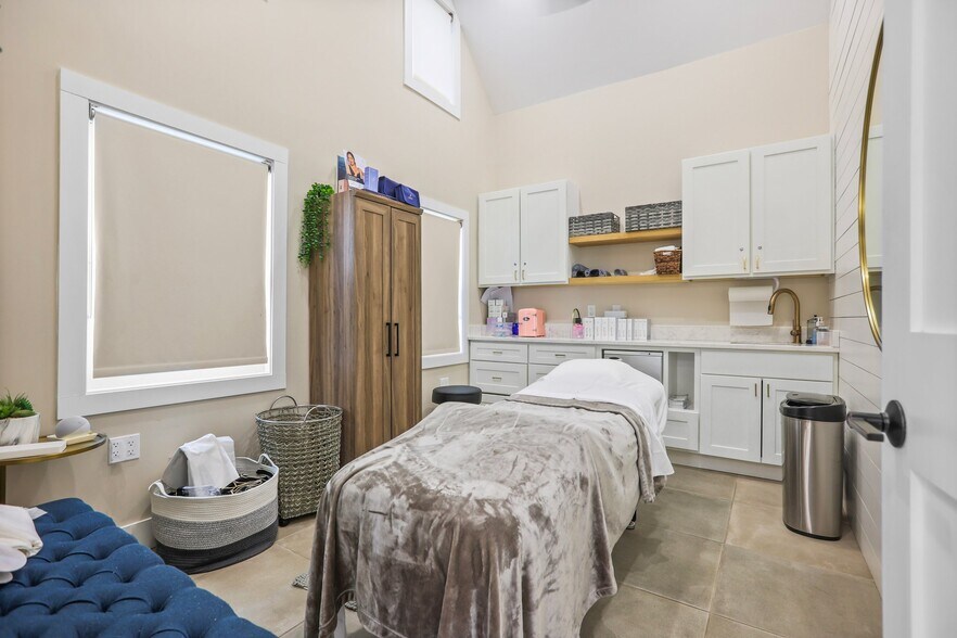 More Photos Of 535 Sycamore Ave, Shrewsbury Medical For Sale