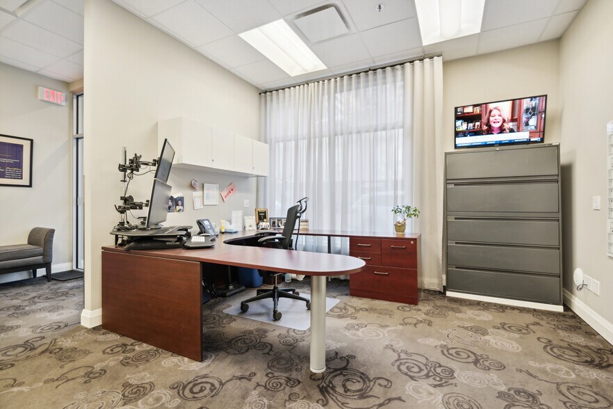 More Photos Of 934 6 Av SW, Calgary Storefront Retail Office For Lease